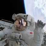 宇宙飛行士が宇宙空間で活動するイメージ。未知への挑戦や可能性を象徴する夢の画像