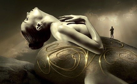 女性の胸と体の曲線