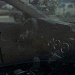 車を壊される夢の心理を象徴する雨に曇った車内