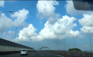 間違っていると感じながらも前に進み続けてしまう夢の象徴