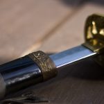 刀や剣が象徴する、自尊心・正義・精神的な強さを表した夢のイメージ