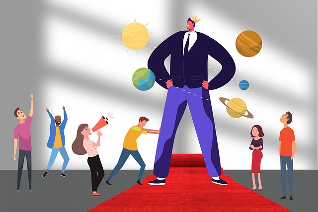 誇らしげに立つ男性